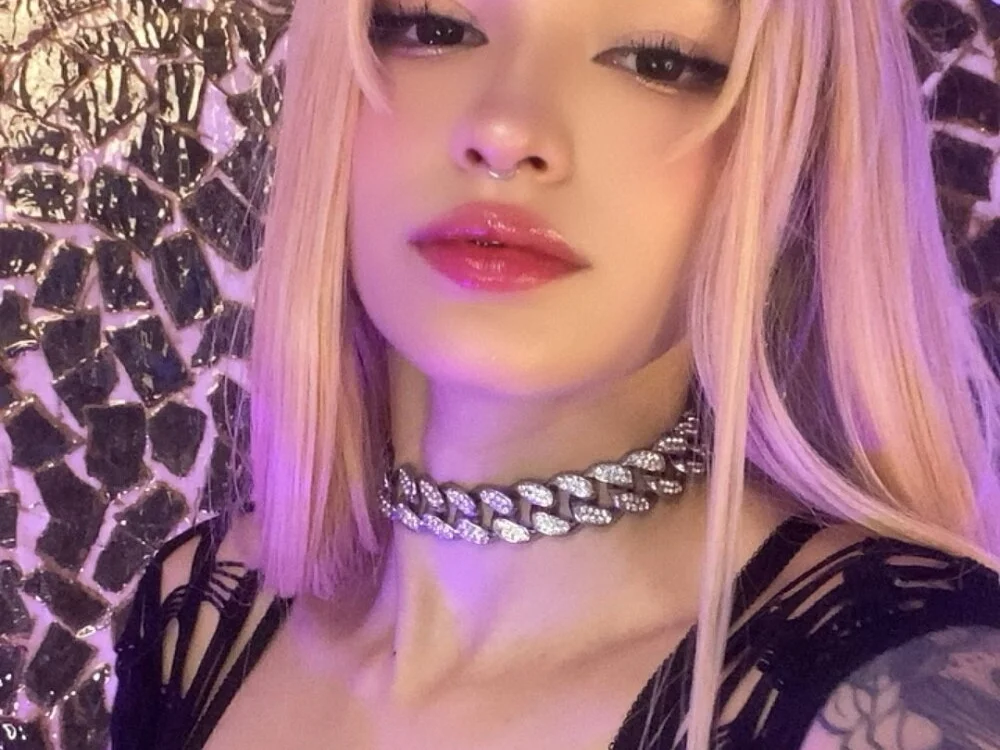 Moonlightt_21 離線 XXX 聊天