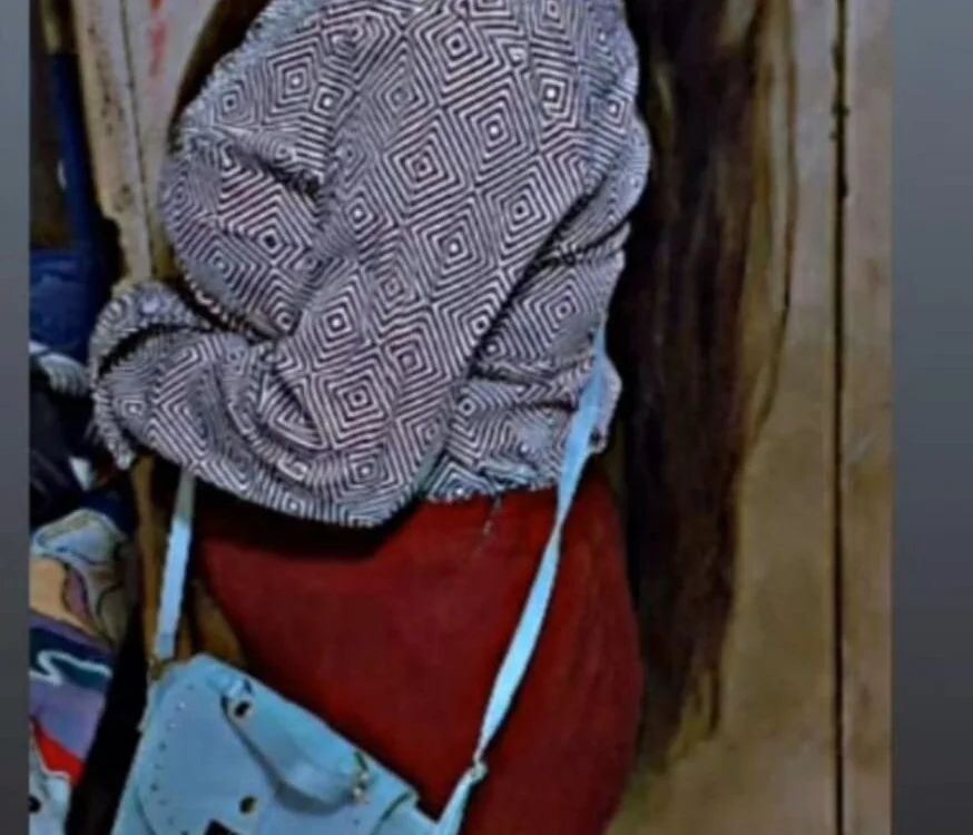 Chat +18 off-line de Disha-_00