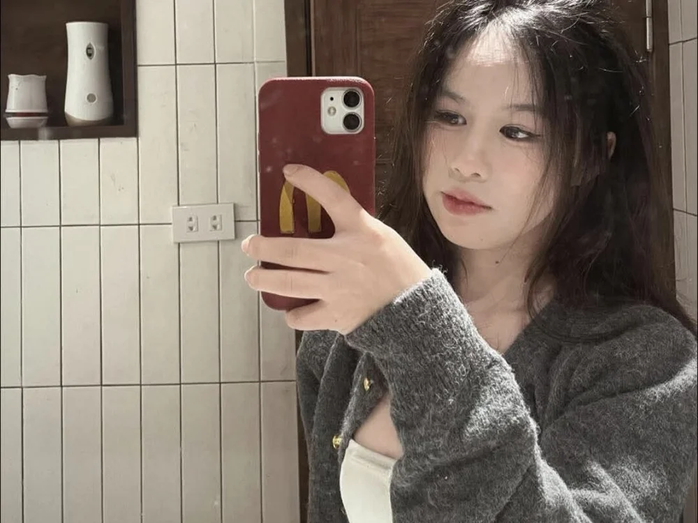 Hello_Annaa cam model