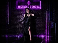 Demona_DeVille's Offline Chat Room