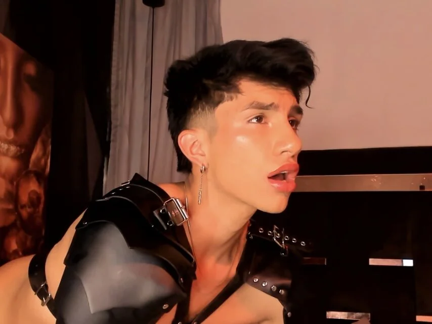 Erick_Velveth Adlı Modelin Çevrimdışı XXX Sohbeti