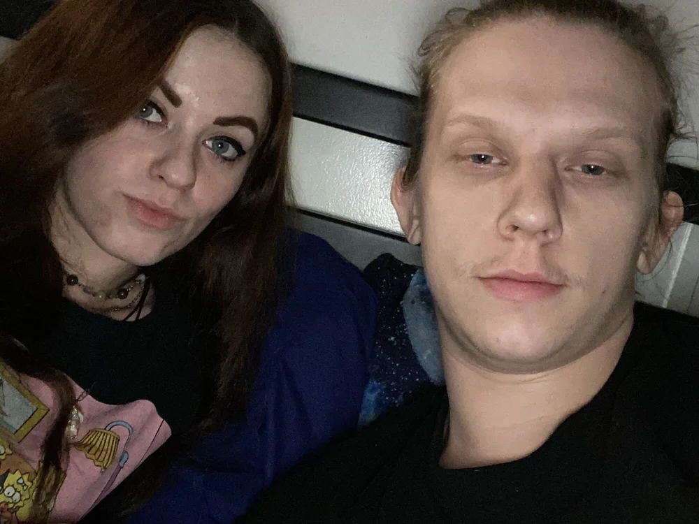 Gamer_Couple69's Offline Chat Room