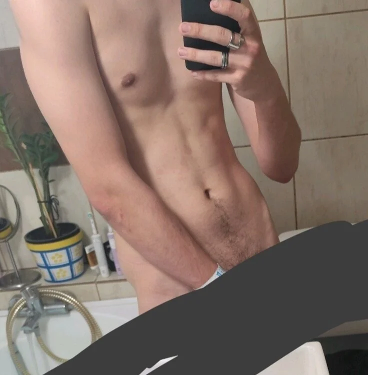 Cuteboy69_420 offline chatrum