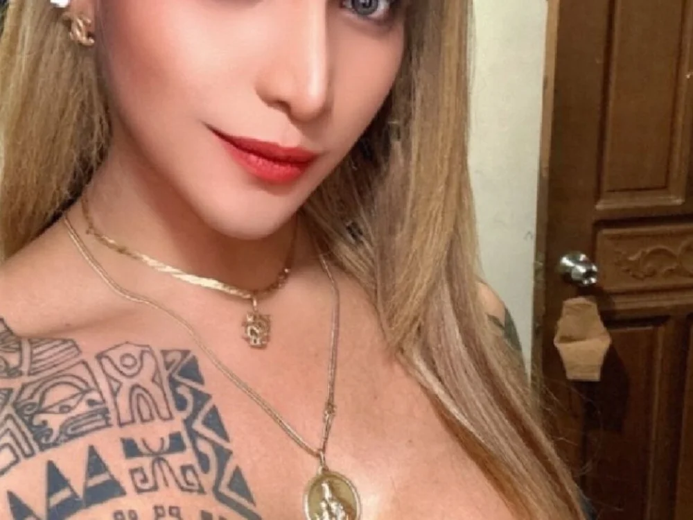 Unholytrans15's Offline Chat Room