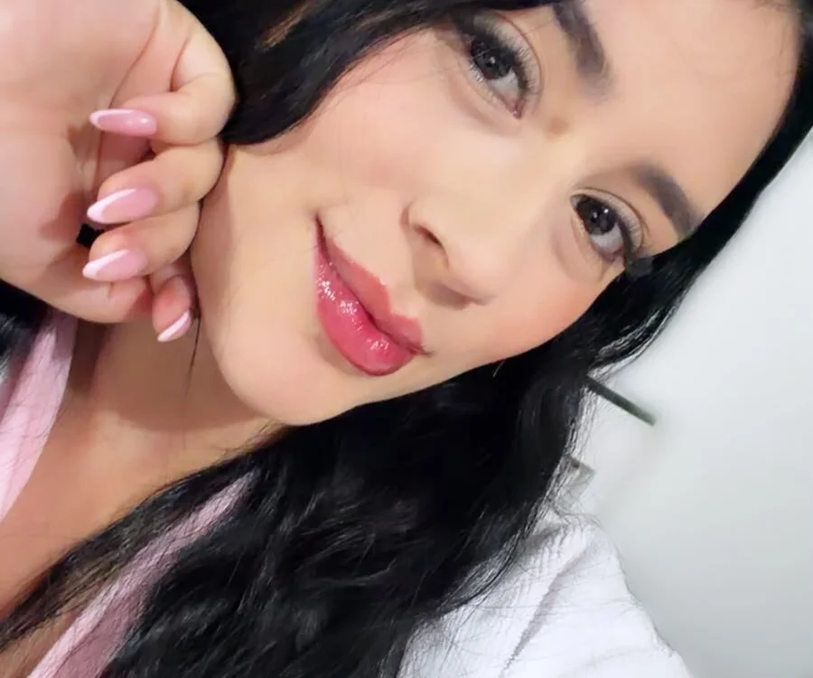 Ameliabrooks_'s most recent online preview