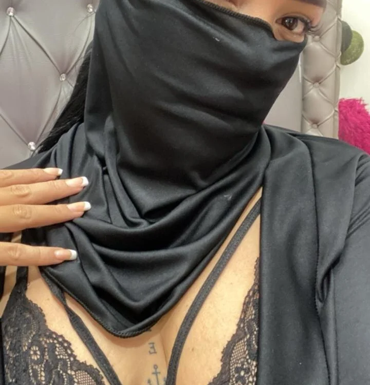 yamile_'s Offline Chat Room