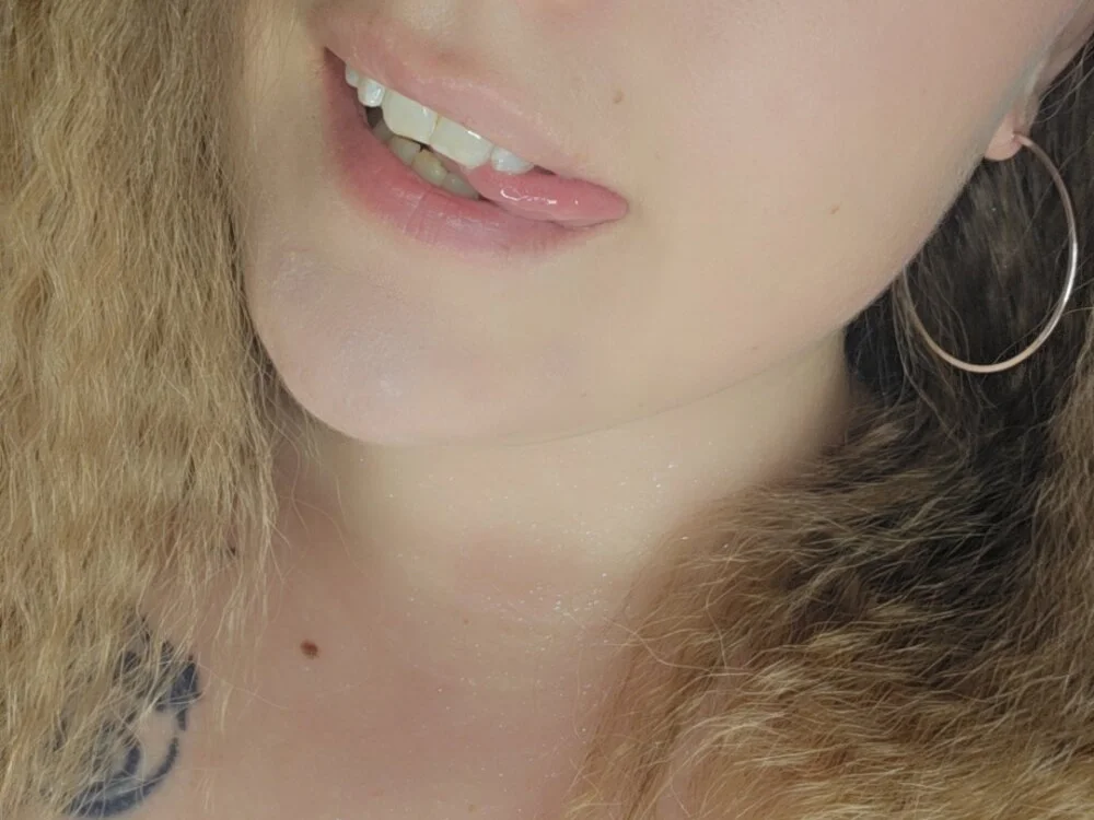 ThickTattedBaddie offline XXX-chat