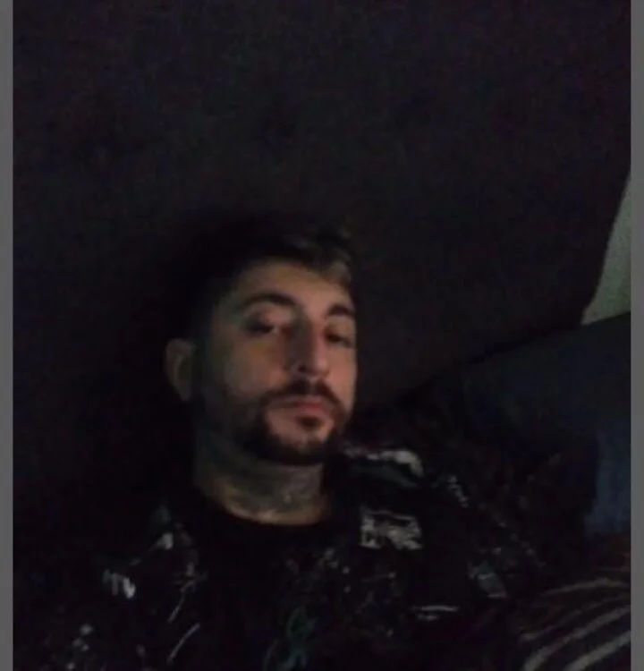 defishot's Offline Chat Room