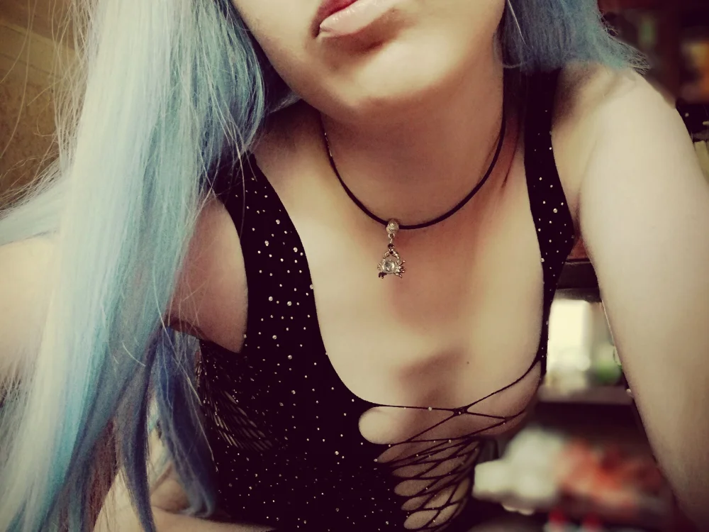 Lettyblack1997's Offline Chat Room