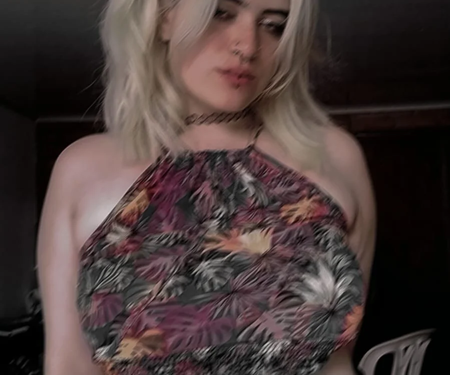 Cherryy_Blue's Offline Chat Room