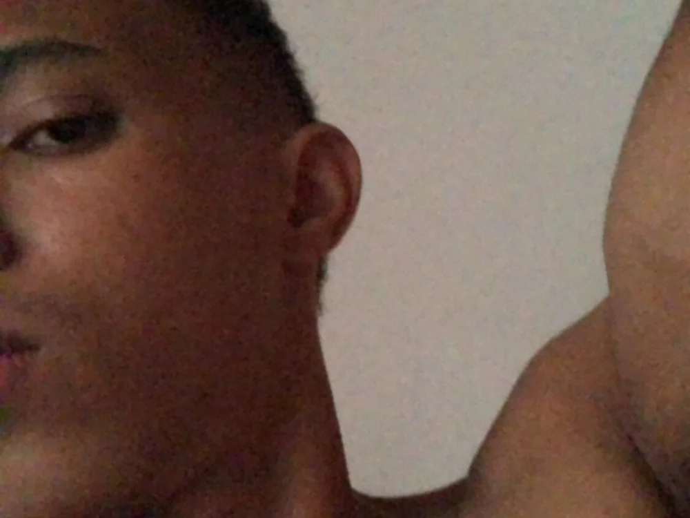 Alvarozzxv: офлайн-секс-чат