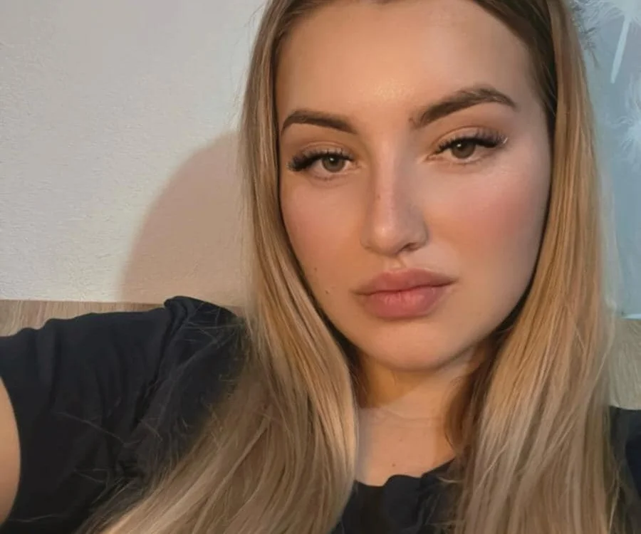 EmmaStarletto offline chatrum