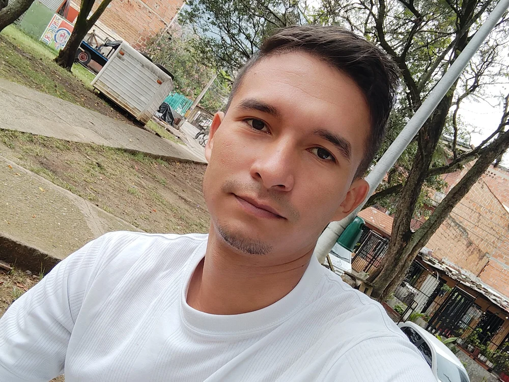 luis477681 Chat XXX offline