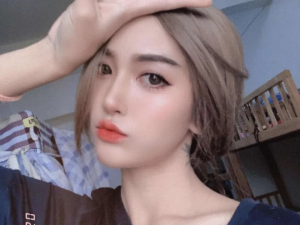 Yiqing8123 Offline XXX-Chat