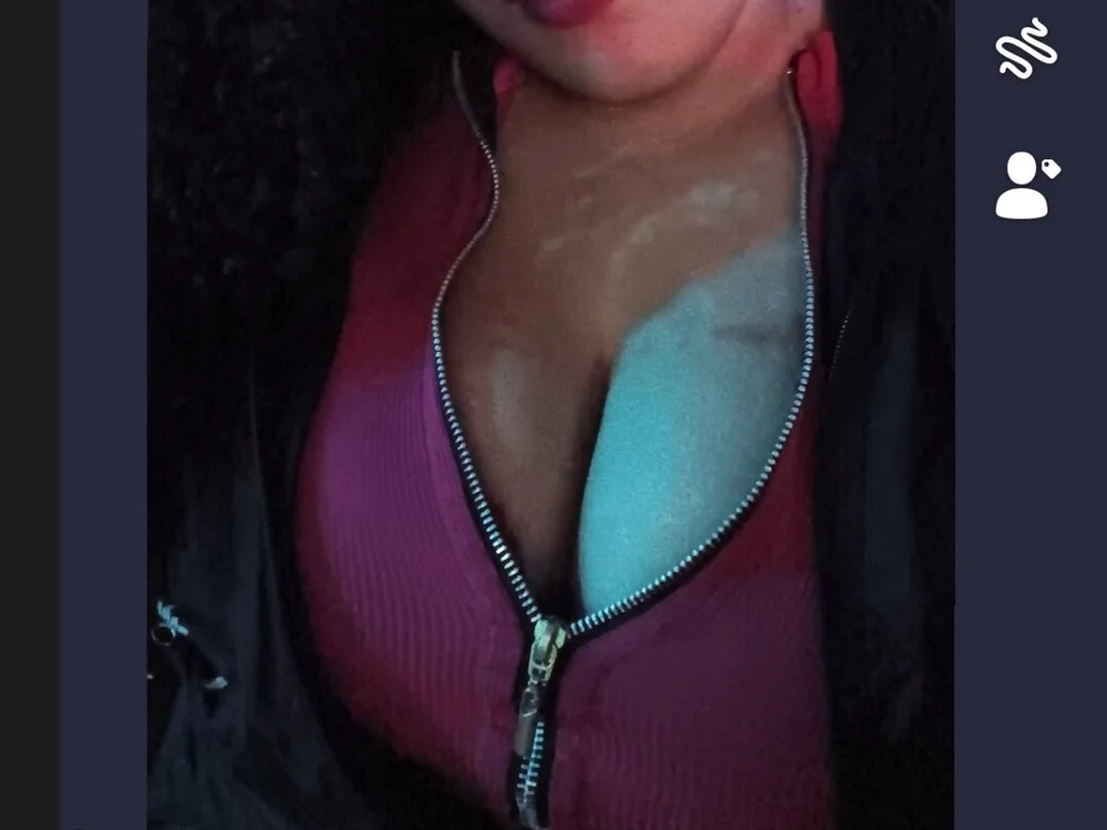 Kiss_hard48's Offline Chat Room