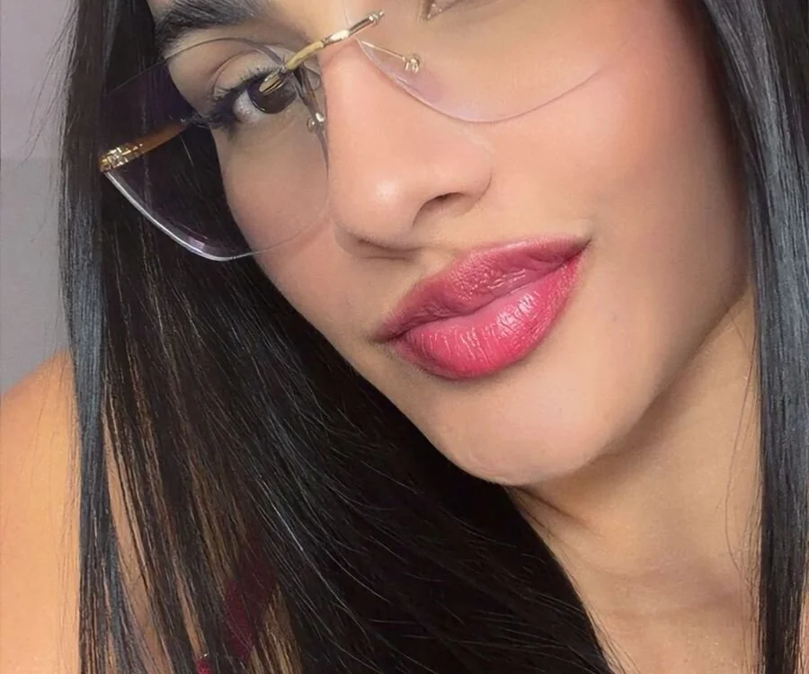 zendaya_monroe's Offline XXX Chat