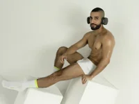 Yiyo10_ webcam thumbnail