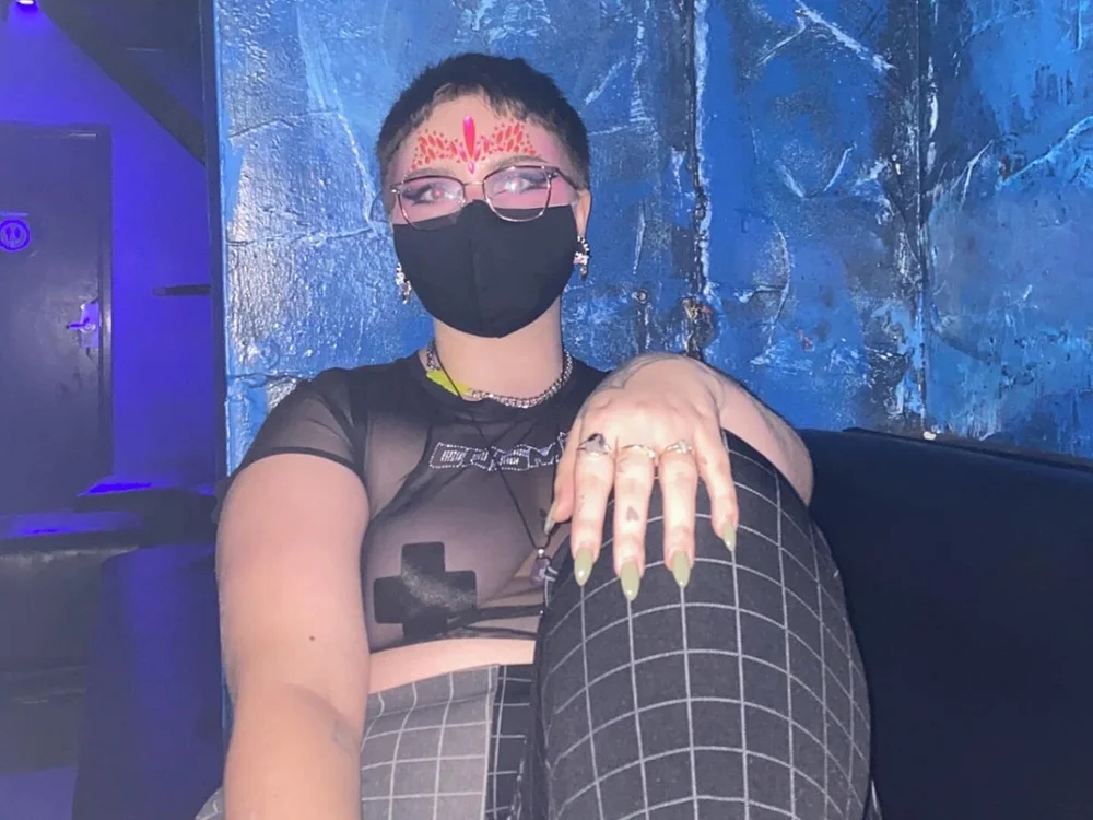 bigtiddiegothbxtch's Offline XXX Chat