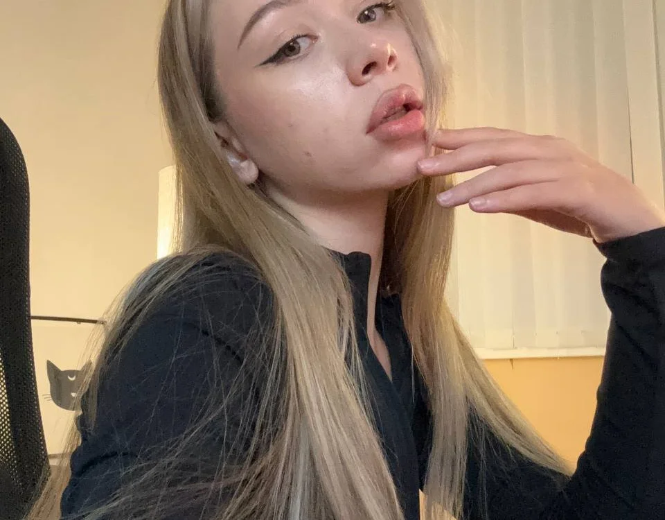 Kelly_Nichols Chat XXX offline