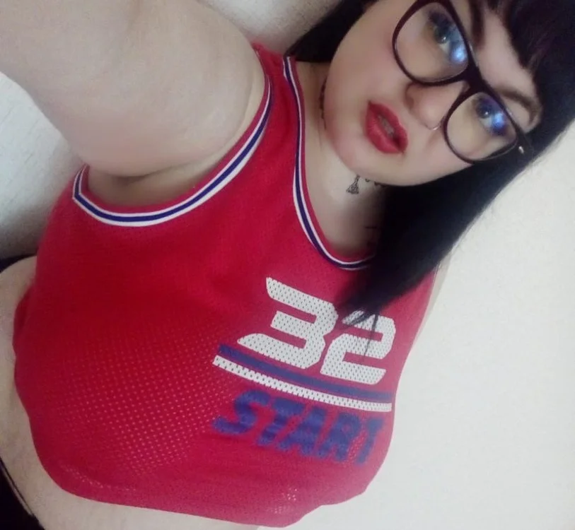 VickyBbw's Offline Chat Room