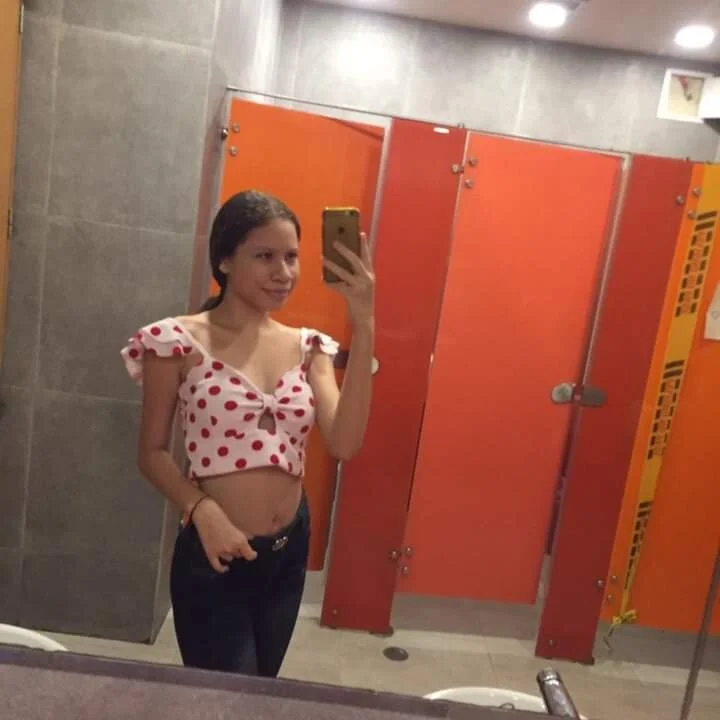 Emma_Cute_Swan offline chatrum