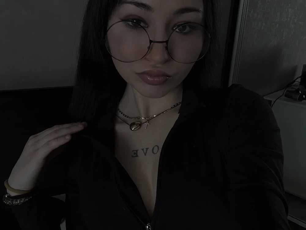 OdeliaBow's Offline XXX Chat