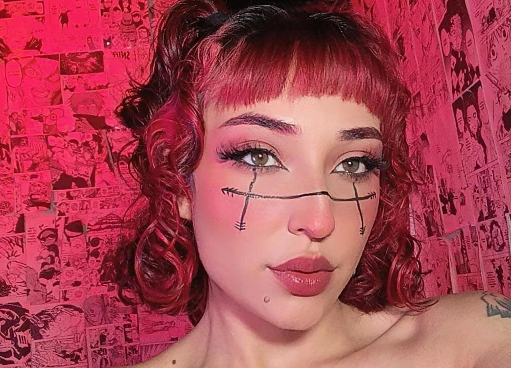 NickiYoung offline XXX-chatje
