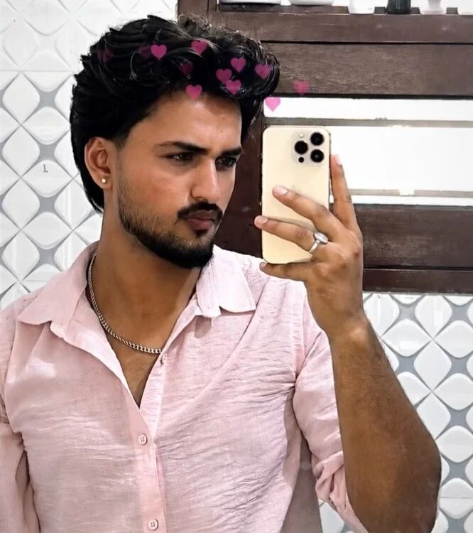 צ'אט XXX לא מקוון של Indianboy22Age