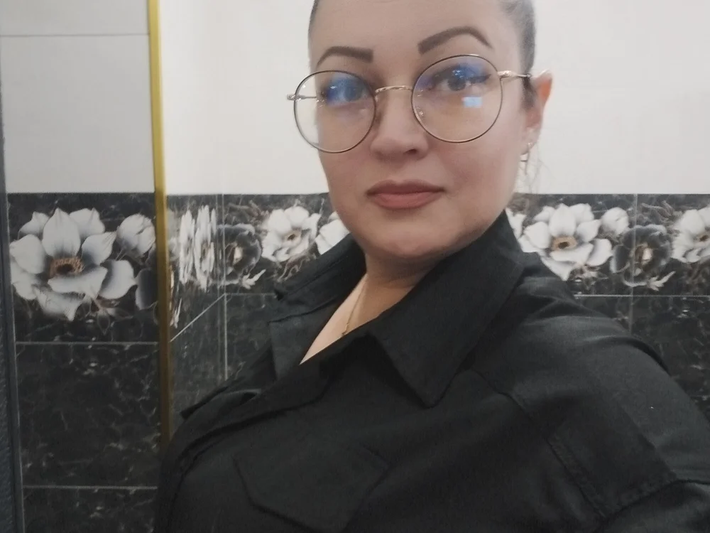 tanecka Adlı Modelin Çevrimdışı Sohbet Odası
