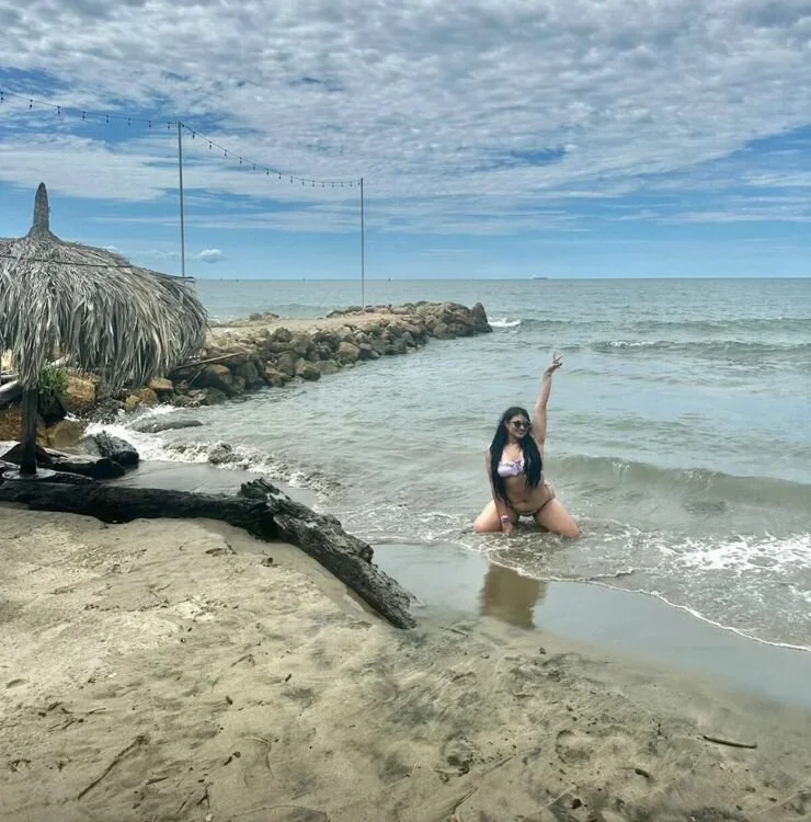 Elyross1_'s Offline XXX Chat