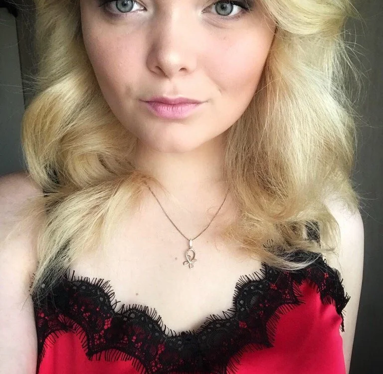 StunningLeya's Offline Chat Room