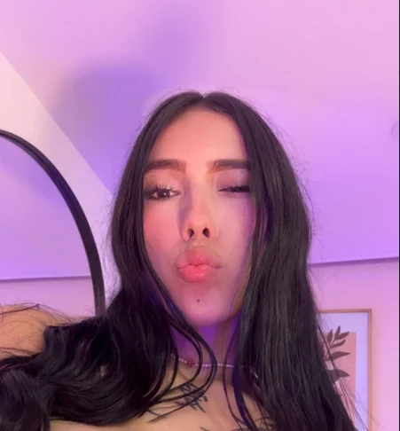 sexy_mich_18's room