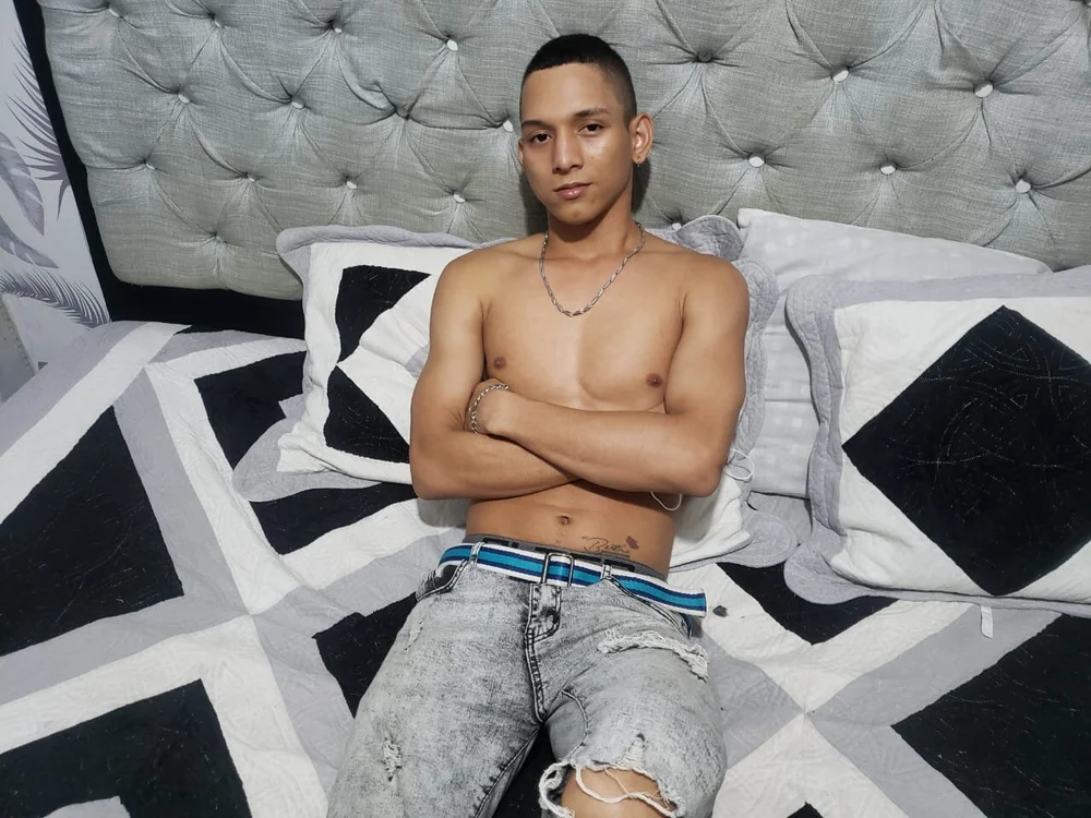 junmelhugecock's Offline Chat Room