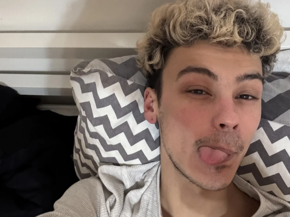 Alxxzzz23 offline chatrum