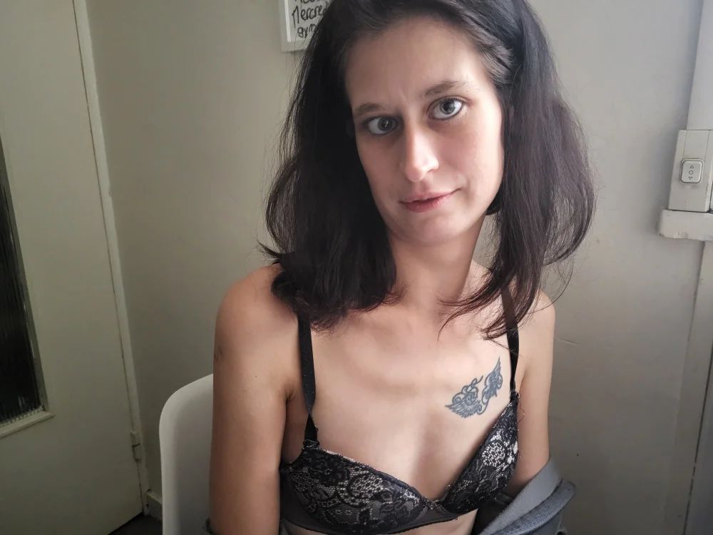 Emilie_squirt's Offline XXX Chat