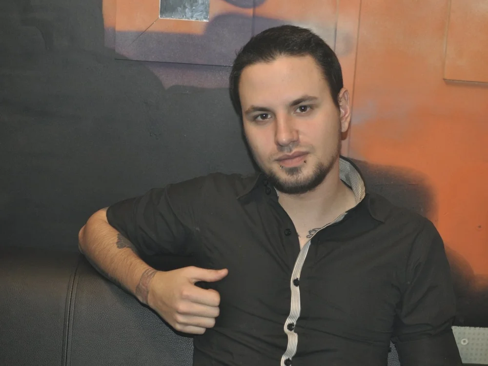 DickieBigges' Offline Chat Room