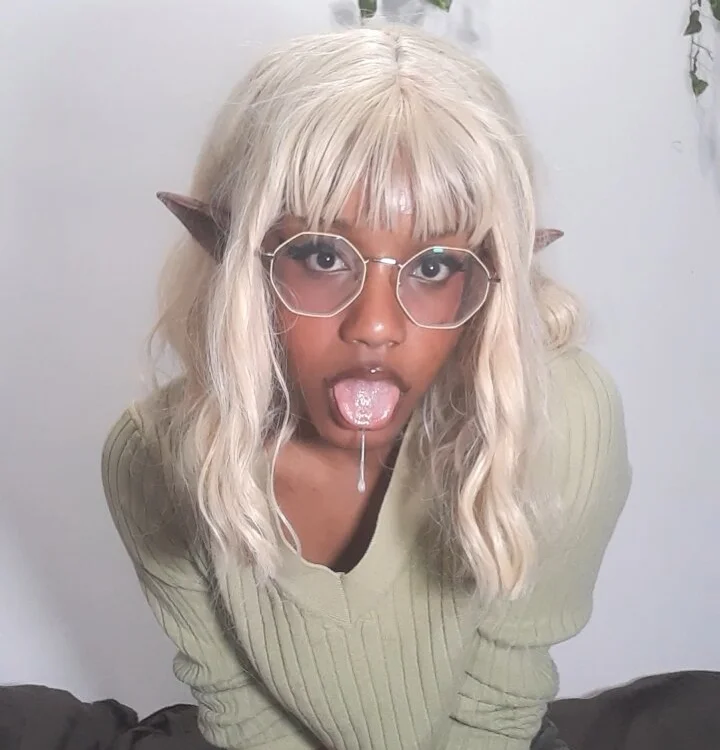 Elfeebee's Offline Chat Room