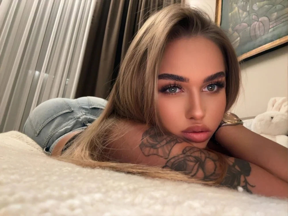 StacyBlondexo's most recent online preview