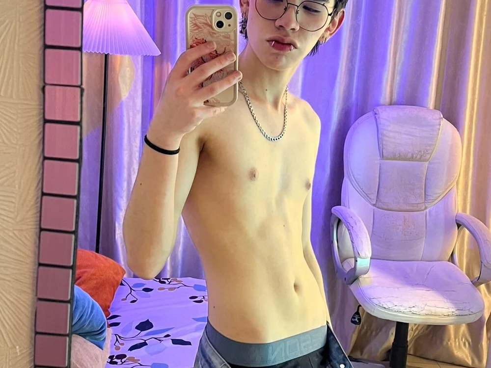Kim_Adrien's Offline XXX Chat