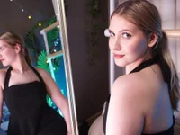 Emilicious's webcam live show