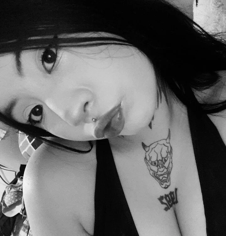 ROUSSE_TAY1's Offline XXX Chat