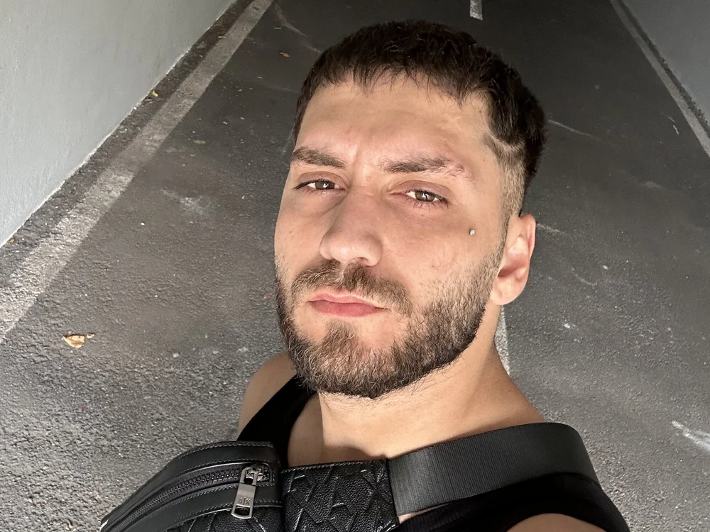 Leonardo69691's Offline XXX Chat