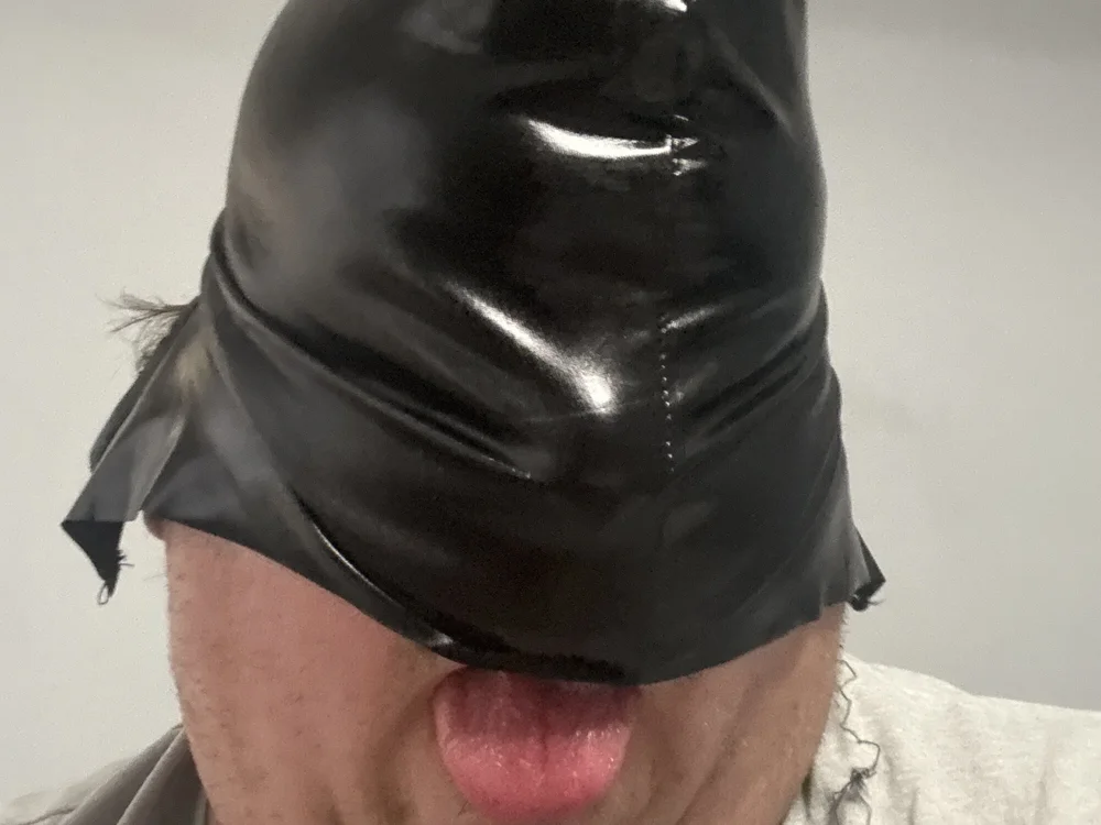 makehercum365's Offline Chat Room