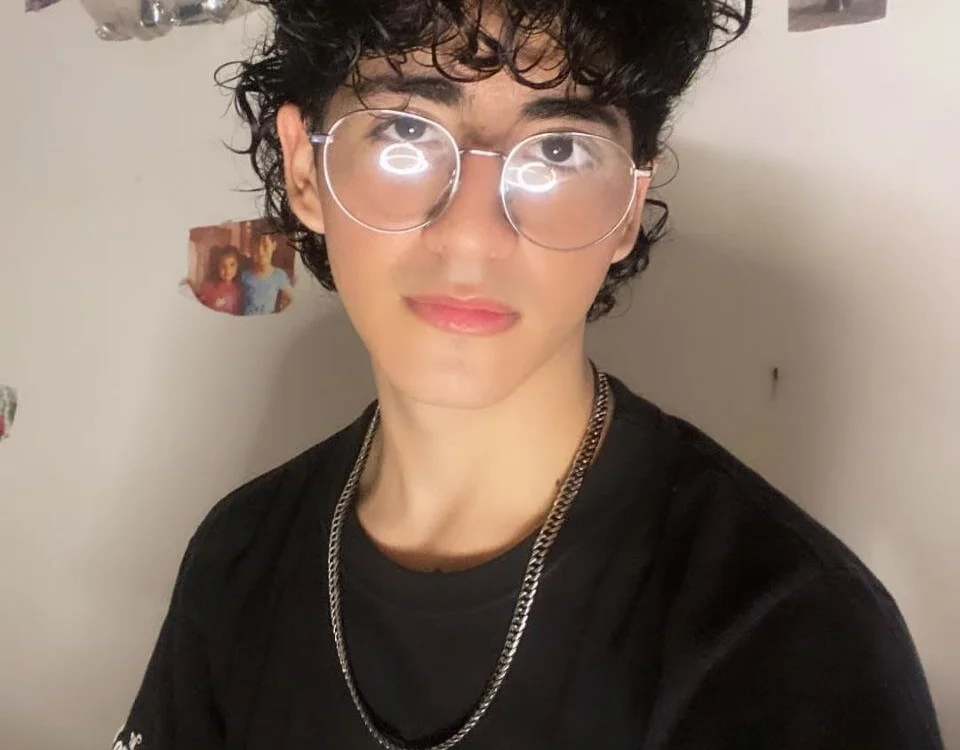 Elliot_23 Offline XXX-chat