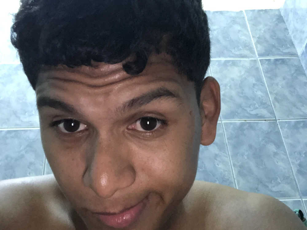 GUSTAVOjr98 Adlı Modelin Çevrimdışı XXX Sohbeti