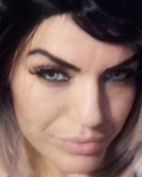 TrippleXTina's Offline Chat Room