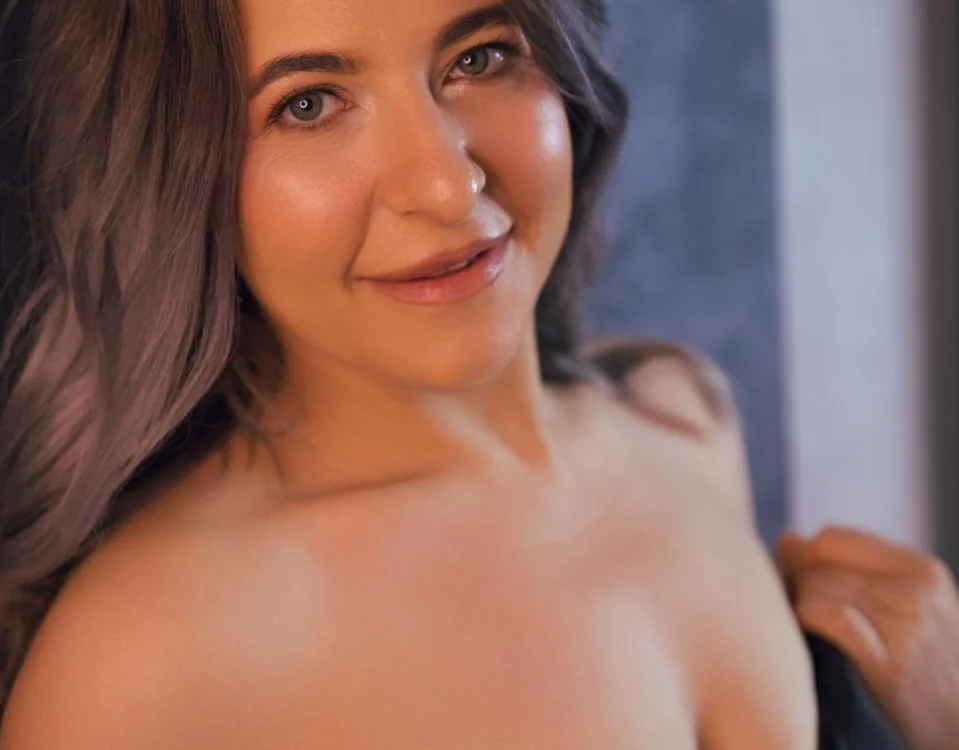 ElliePierce Offline XXX-Chat