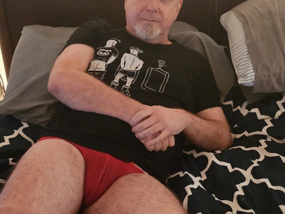 gayVersDaddyPig's Offline XXX Chat