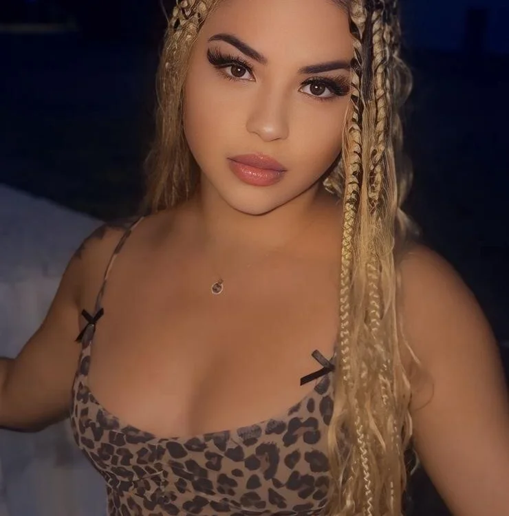 MelanieSaundersxn Offline XXX chat