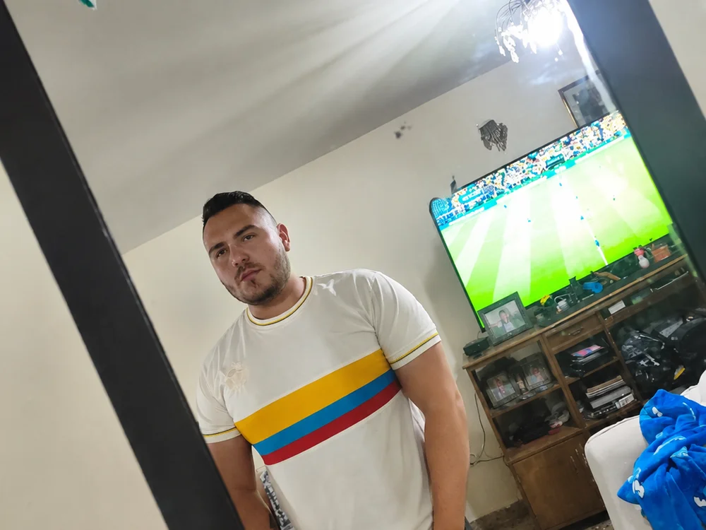 Jhonnystrykern Offline XXX chat
